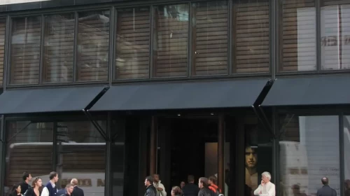 Abercrombie & Fitch 2025 Gelir Tahminlerini Güncelledi, Hisseler Yükseldi
