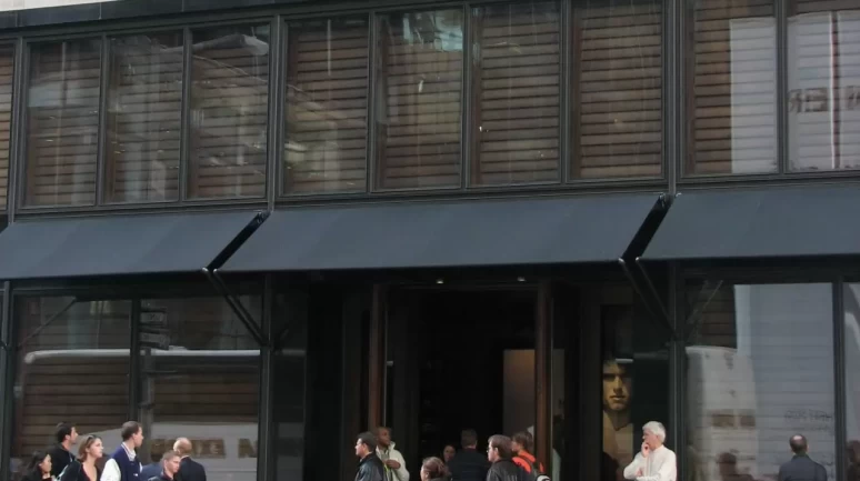 Abercrombie & Fitch 2025 Gelir Tahminlerini Güncelledi, Hisseler Yükseldi